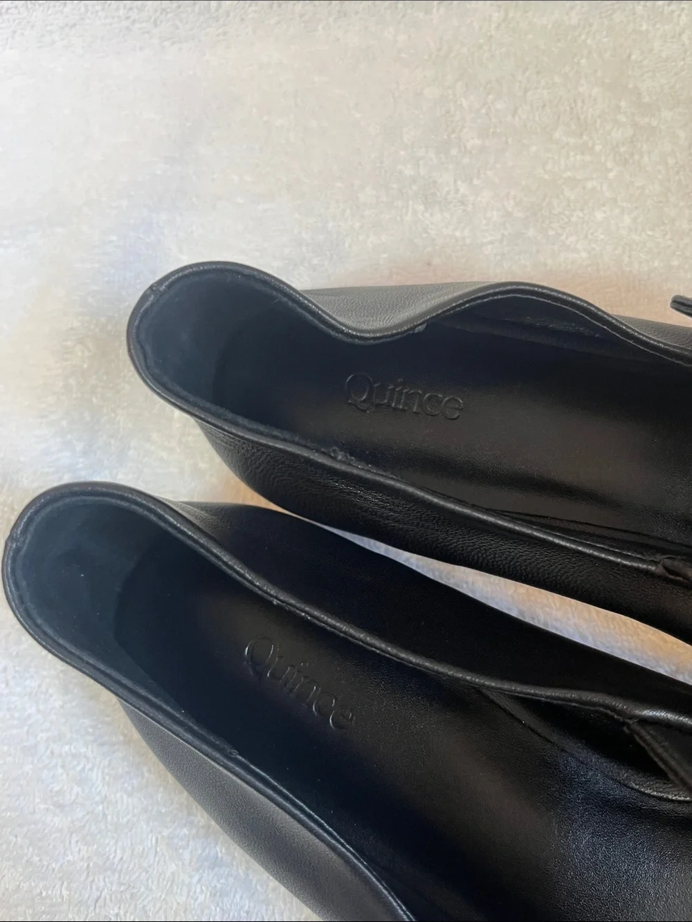 Quince sleek black